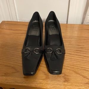 Leather kitten heel loafers w/ pointed toes - Joan and David Circa Comfort 365